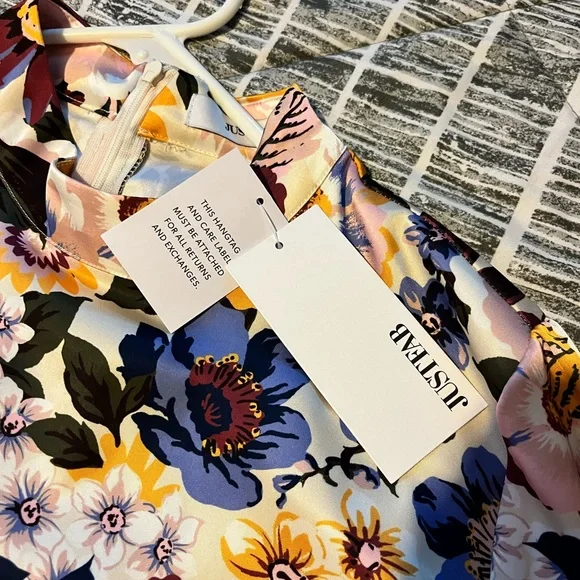 JustFab Floral Shift Dress - Picture 6 of 6